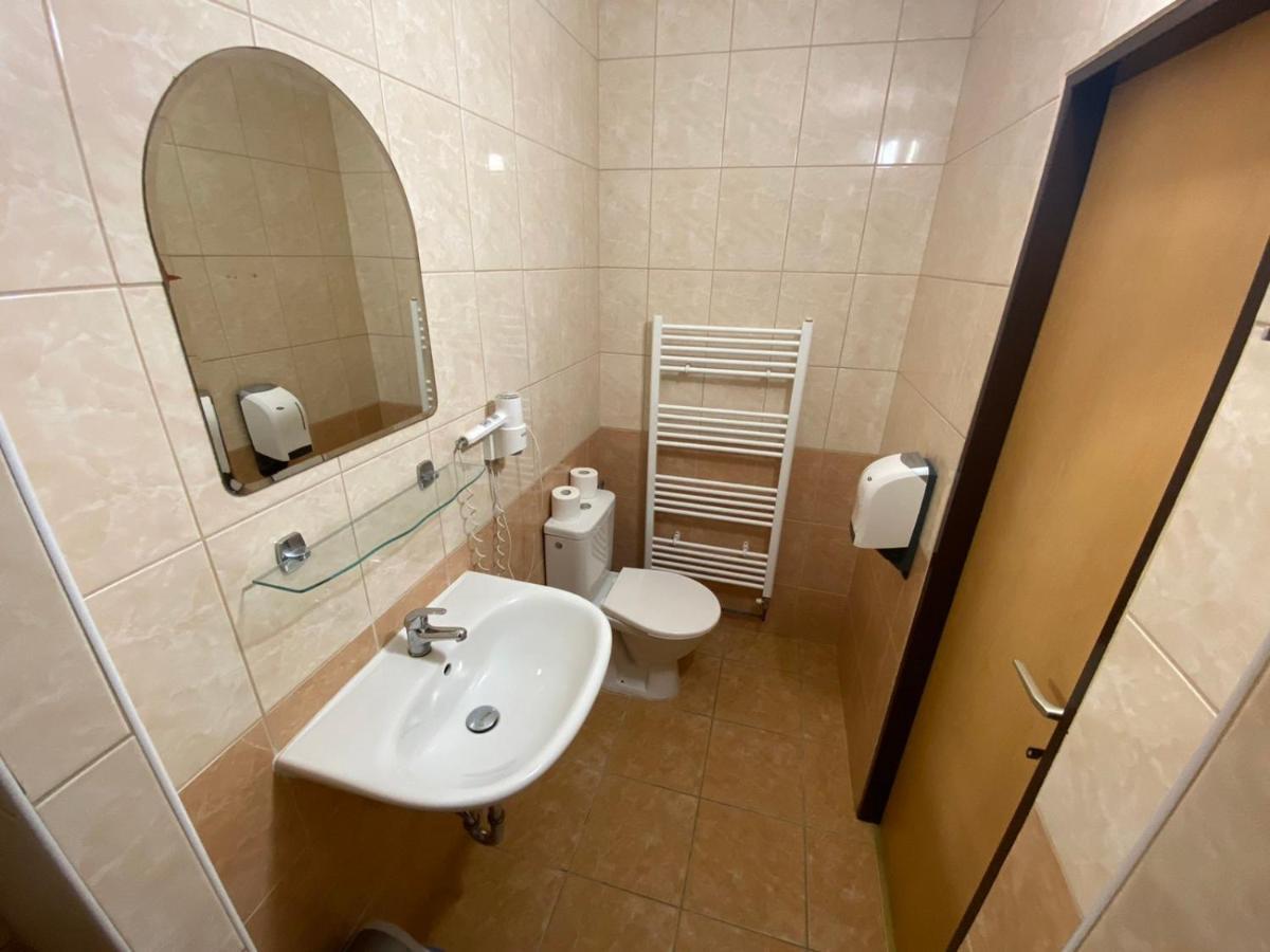 Penzion Pod Zámkem Prŭhonice Exterior foto